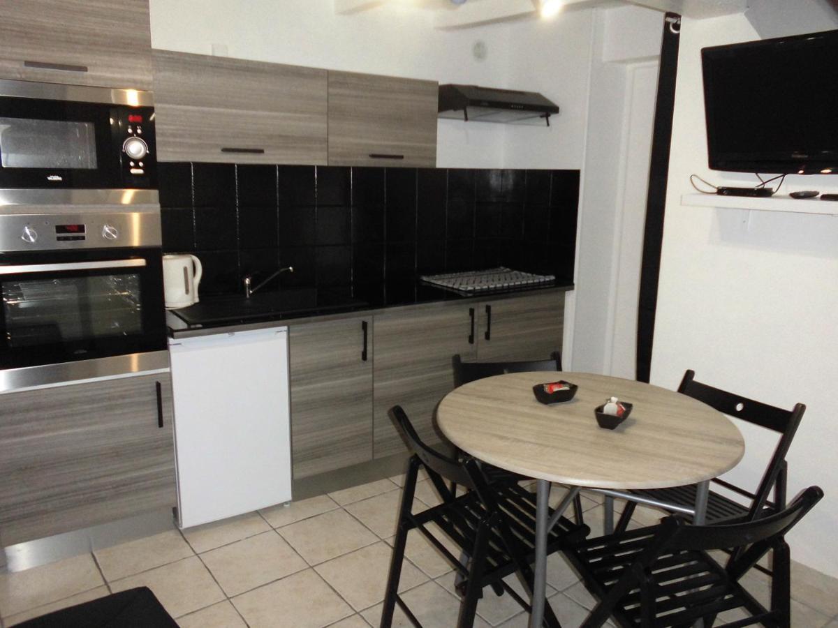 La P'Tite Maison Apartment Poncins Ngoại thất bức ảnh